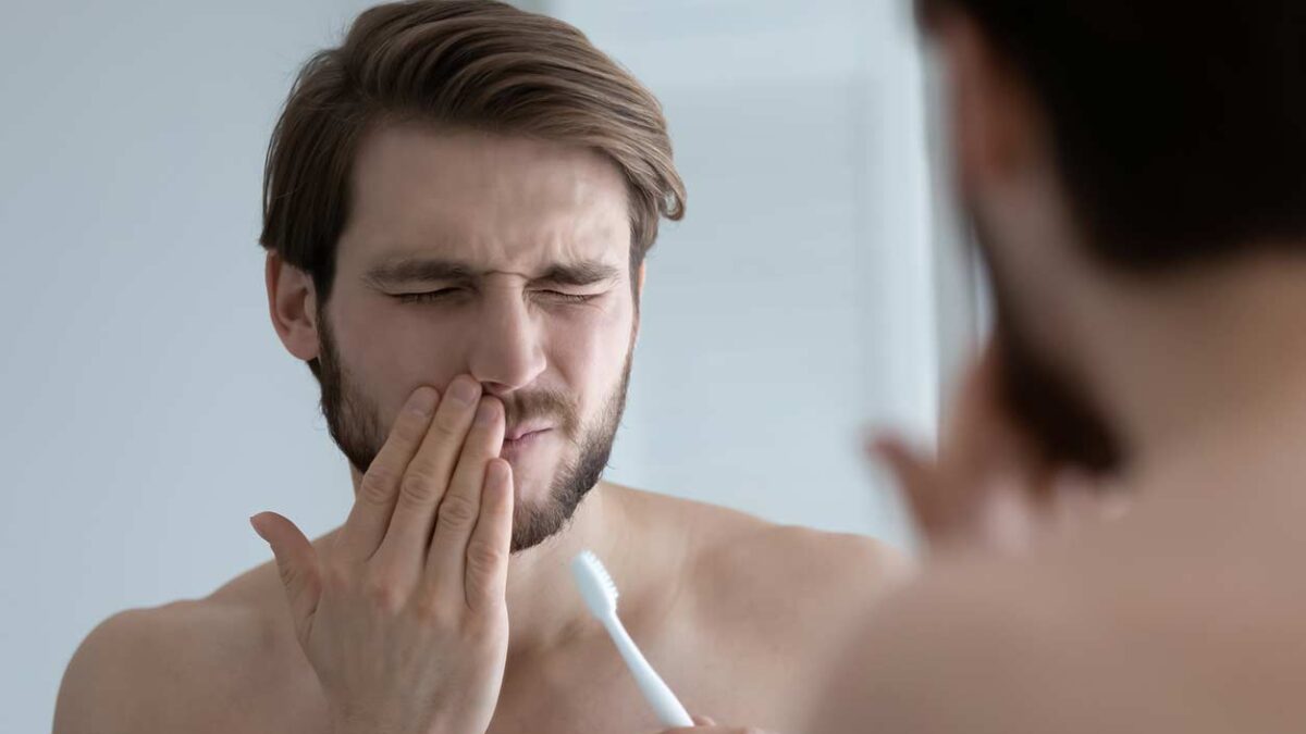 gencives qui saignent lors du brossage des dents / douleur