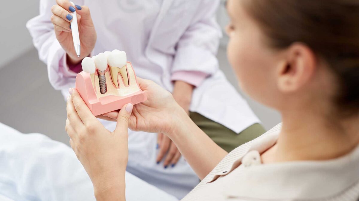 procédure d'implant dentaire expliquée